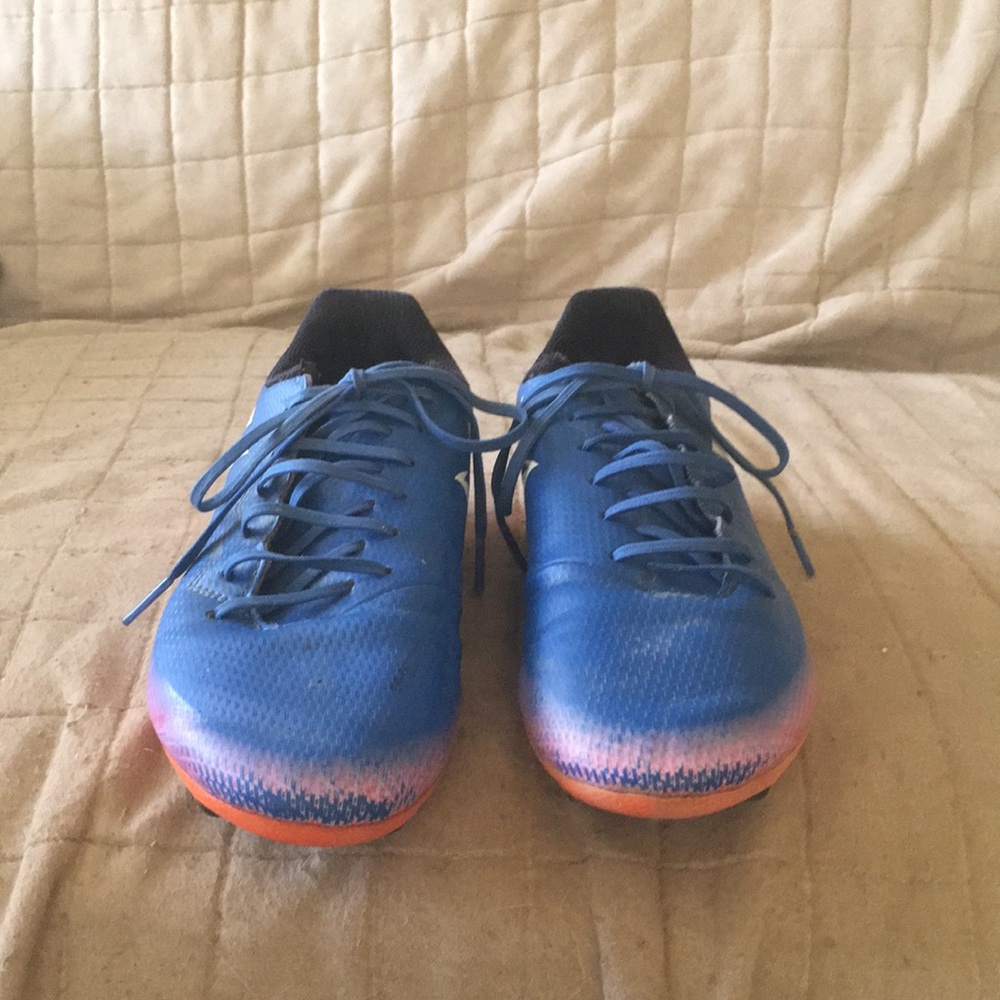 Outdoor soccer cleats